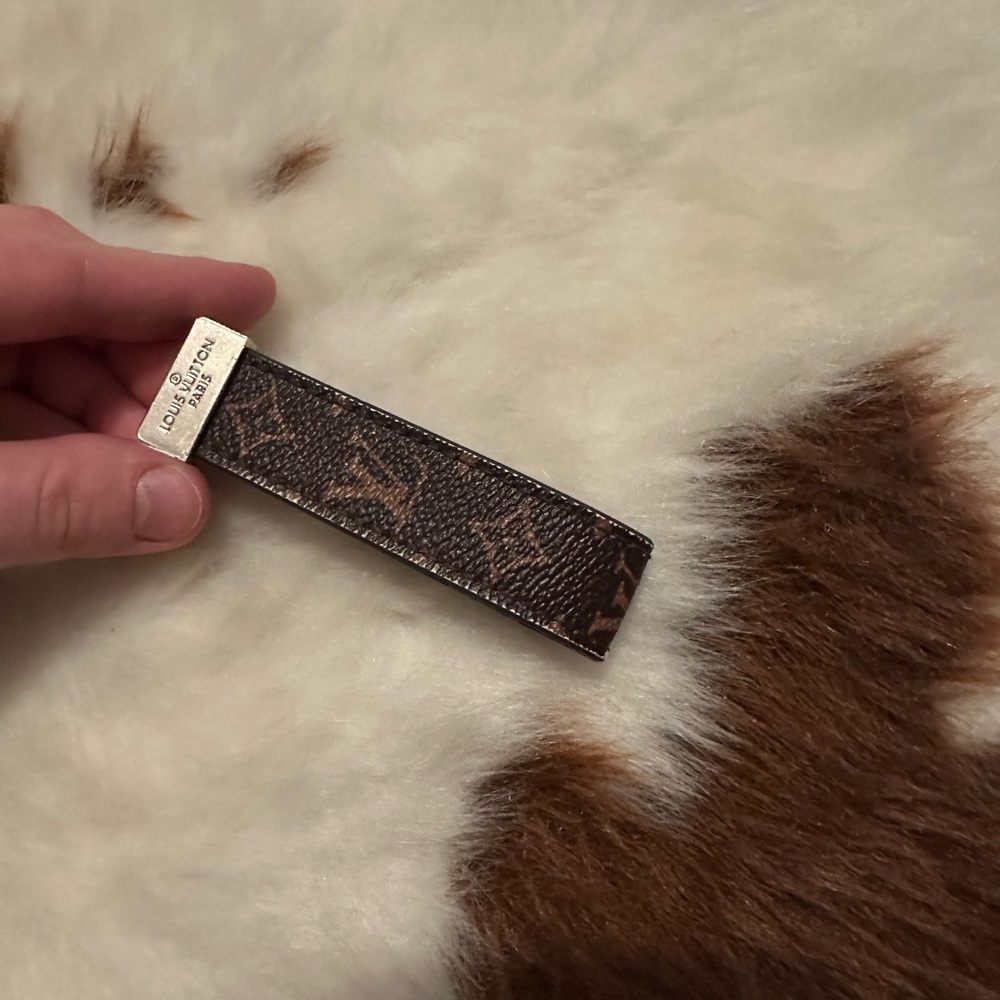 LV Brown Patterned Keychain Accessory - Picture 13 of 14